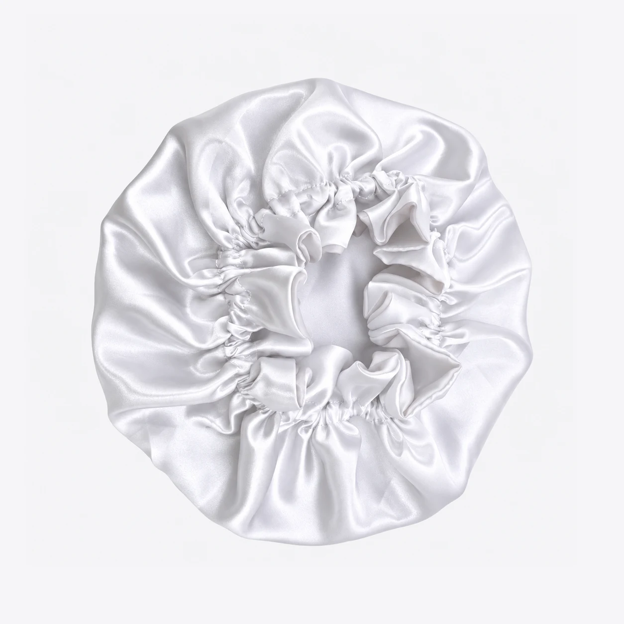 Round bonnet with ruffled edges
